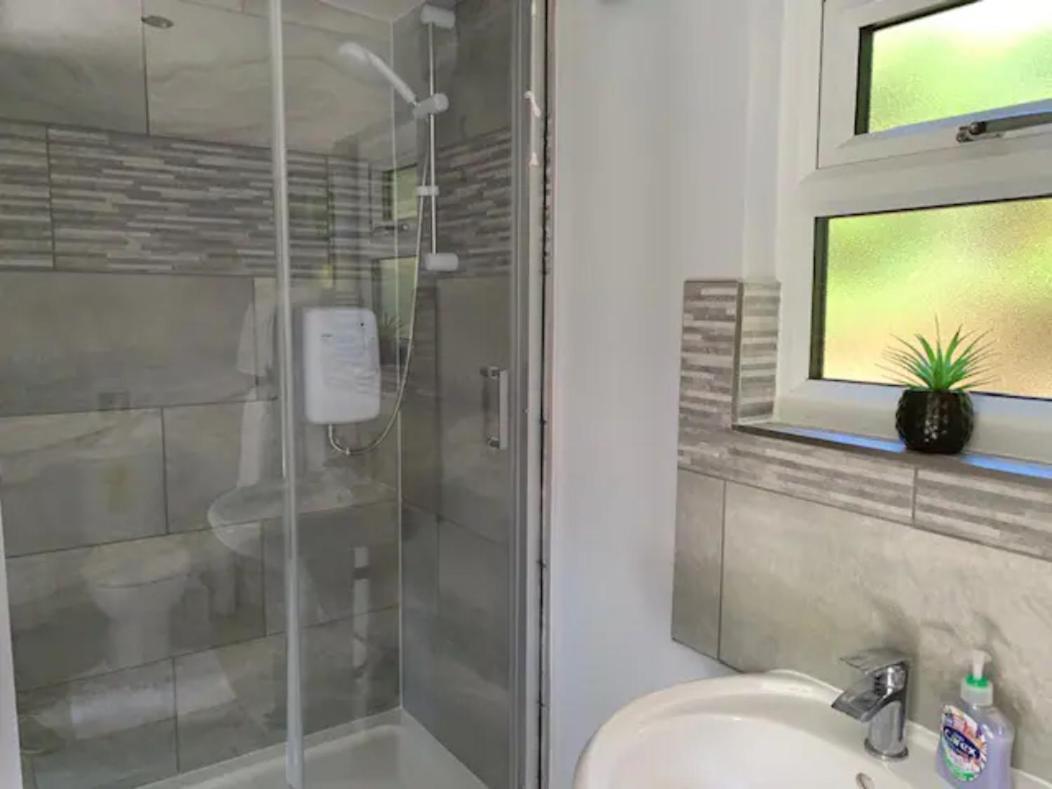 Independent Garden - Sleeps Max 3. Apartamento